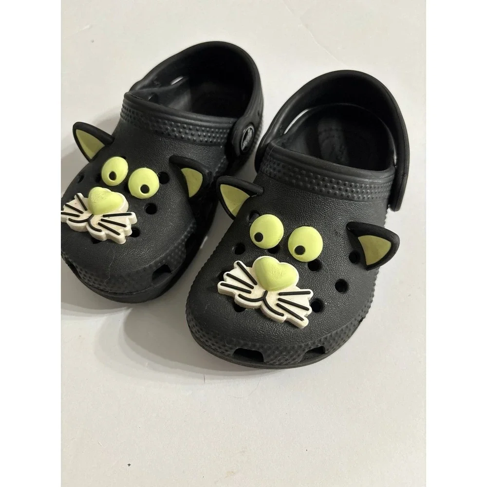Crocs Glow in the Dark Black Kitty Cat (sz. 7)